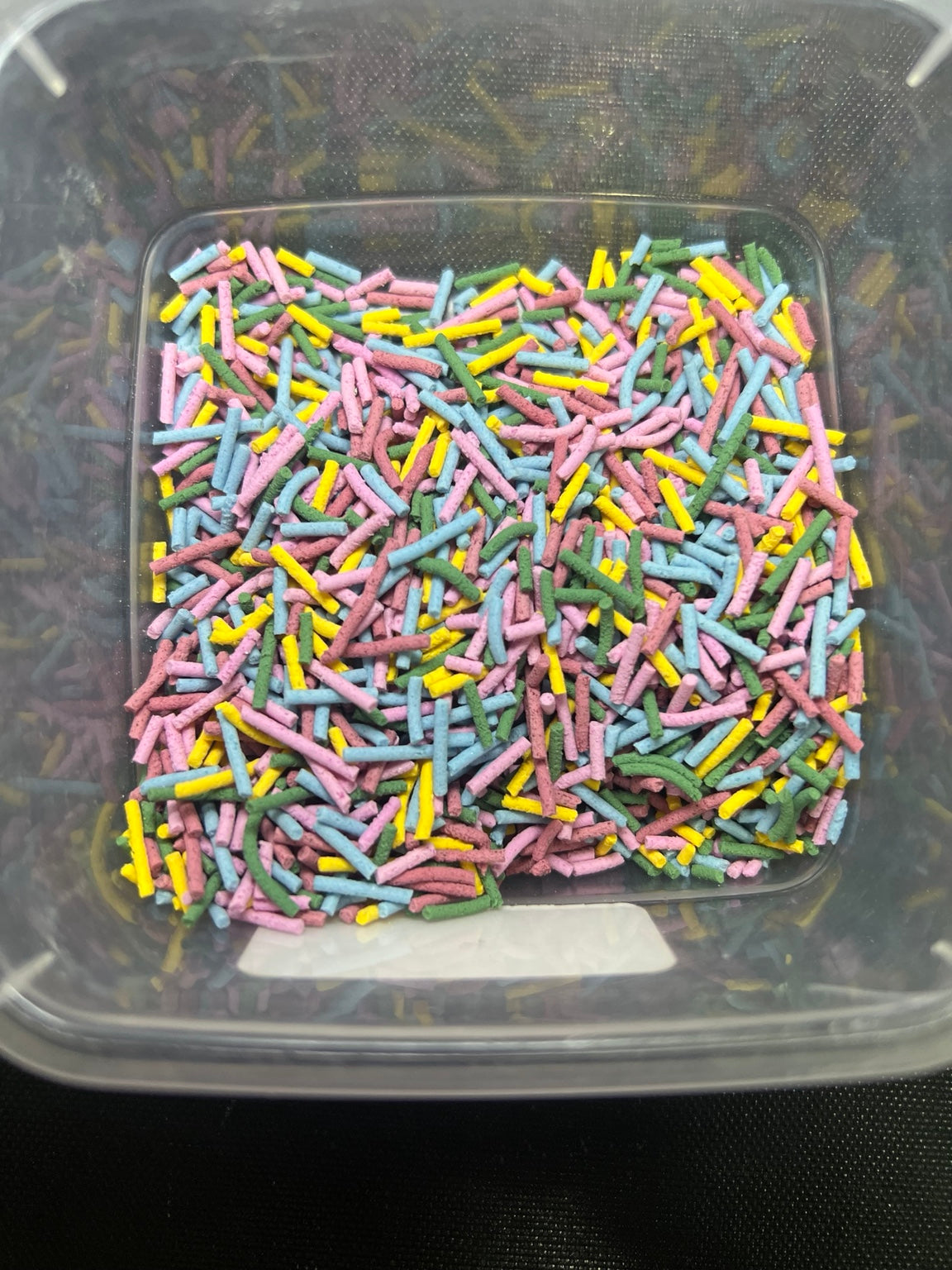 Granulados pet multicoloridos SprinklesPet em rosa, azul, verde e amarelo